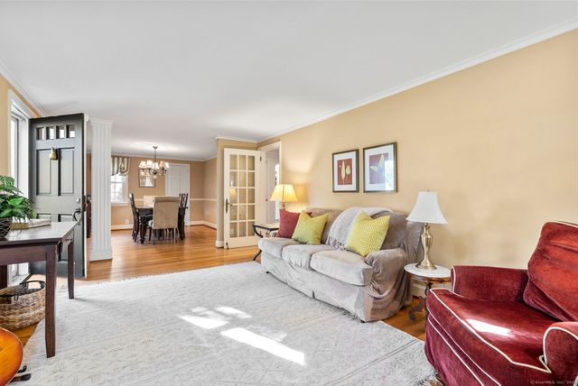 124 Ridgewood Road, Glastonbury, CT 06033