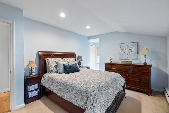 124 Ridgewood Road, Glastonbury, CT 06033