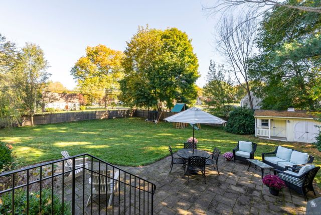 124 Ridgewood Road, Glastonbury, CT 06033