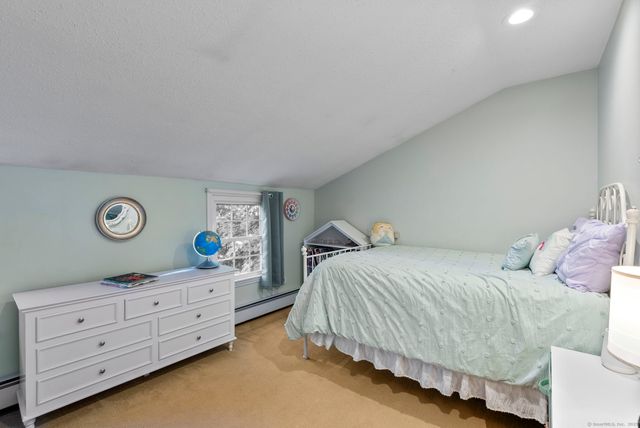 124 Ridgewood Road, Glastonbury, CT 06033