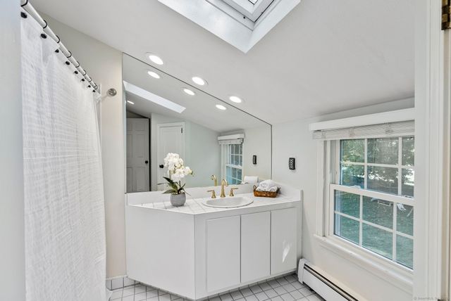 124 Ridgewood Road, Glastonbury, CT 06033