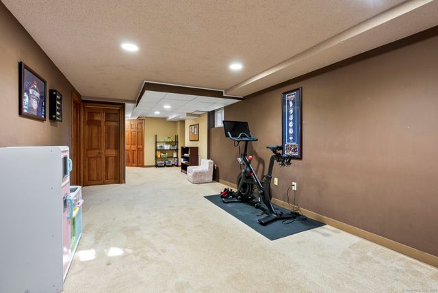 124 Ridgewood Road, Glastonbury, CT 06033