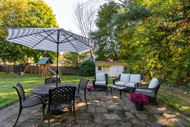 124 Ridgewood Road, Glastonbury, CT 06033