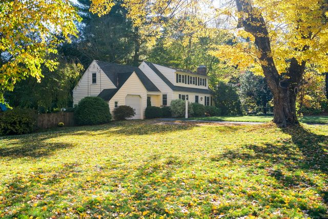 124 Ridgewood Road, Glastonbury, CT 06033