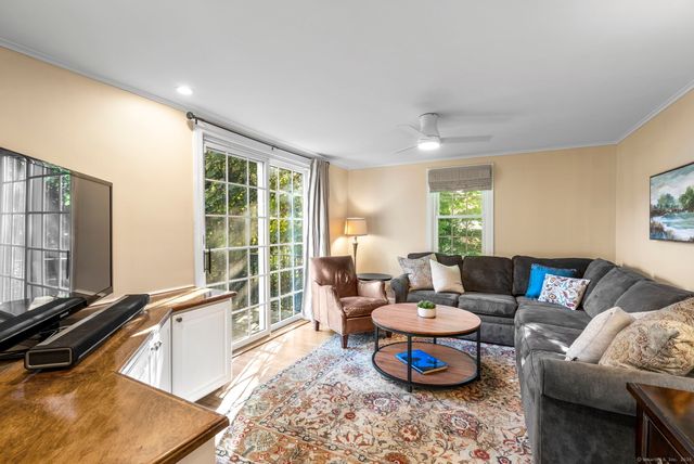 124 Ridgewood Road, Glastonbury, CT 06033