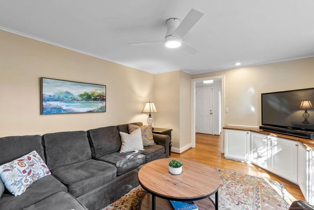 124 Ridgewood Road, Glastonbury, CT 06033