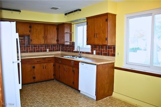 26600 Osborn Road, Bay Village, OH 44140