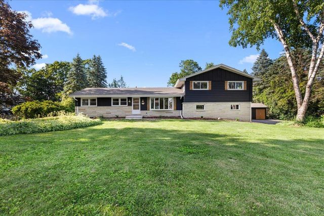 N113W20588 Edgewood DRIVE, Germantown, WI 53022