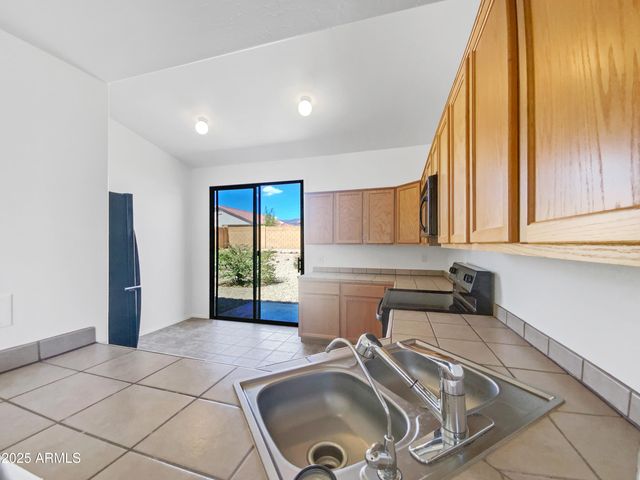 8864 E RAINIER Drive, Gold Canyon, AZ 85118