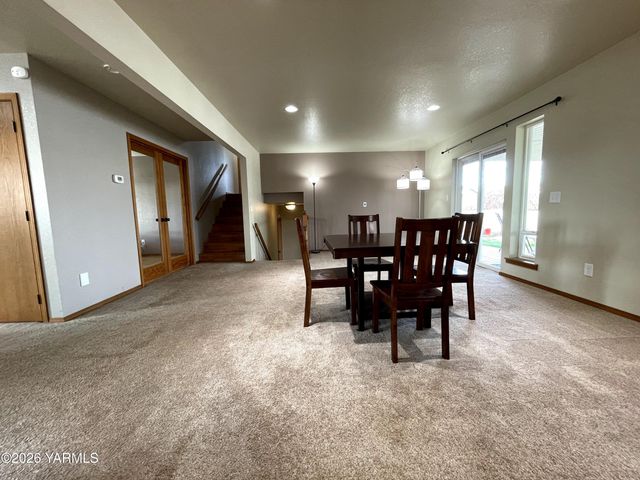 511 Reed St, Zillah, WA 98953