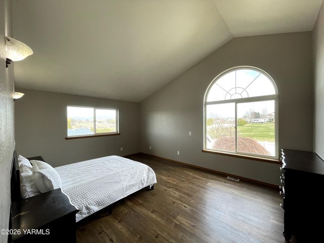 511 Reed St, Zillah, WA 98953