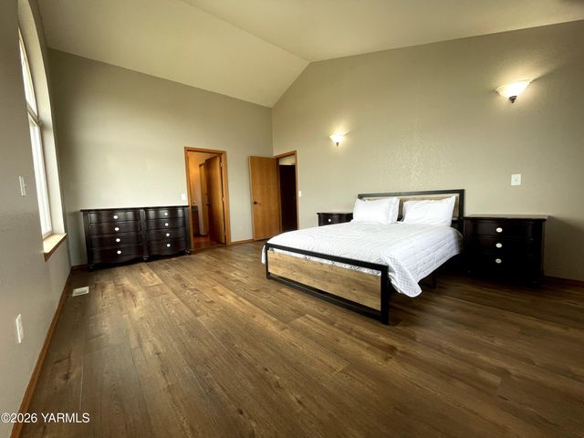 511 Reed St, Zillah, WA 98953