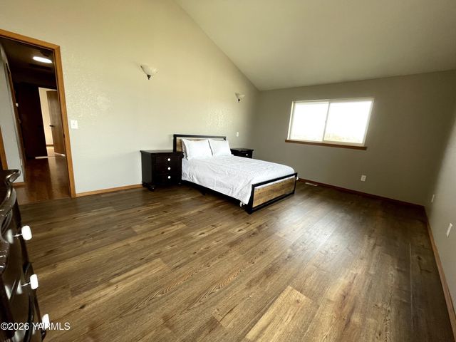 511 Reed St, Zillah, WA 98953