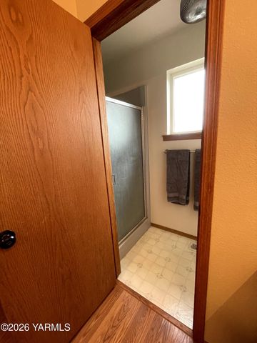 511 Reed St, Zillah, WA 98953