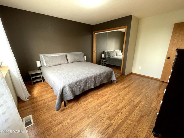 511 Reed St, Zillah, WA 98953