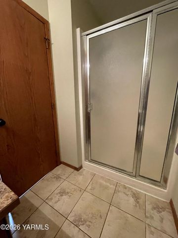 511 Reed St, Zillah, WA 98953