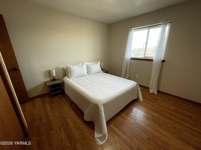 511 Reed St, Zillah, WA 98953