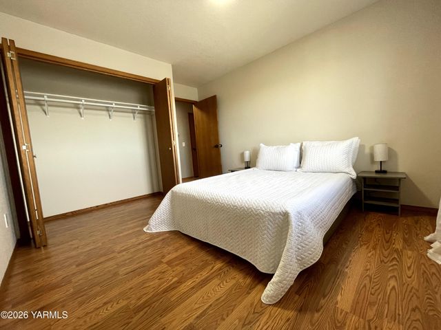 511 Reed St, Zillah, WA 98953