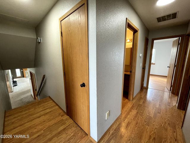 511 Reed St, Zillah, WA 98953