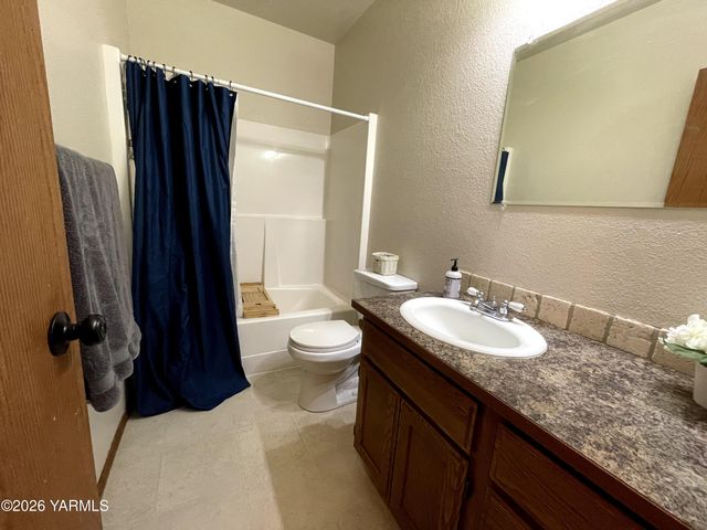 511 Reed St, Zillah, WA 98953