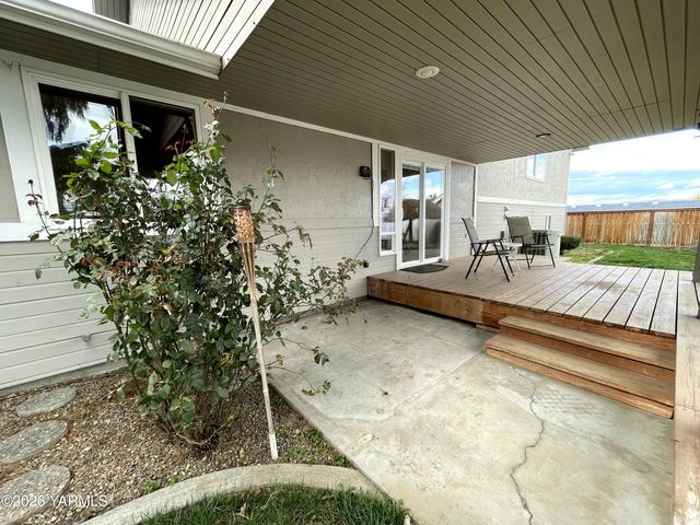 511 Reed St, Zillah, WA 98953