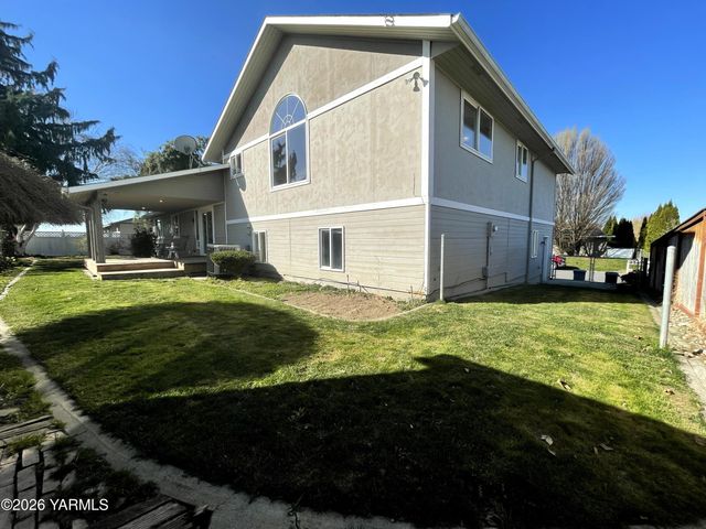 511 Reed St, Zillah, WA 98953