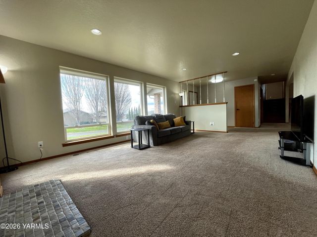 511 Reed St, Zillah, WA 98953