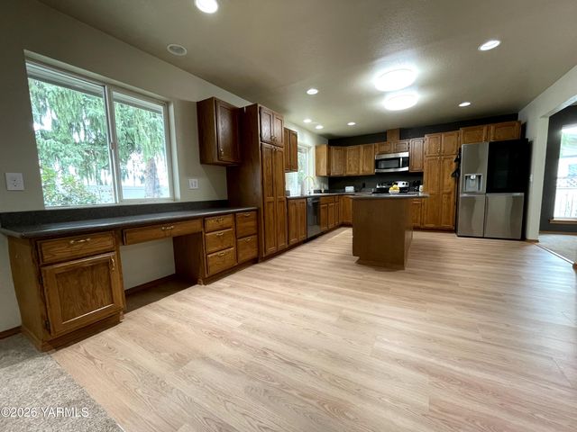 511 Reed St, Zillah, WA 98953