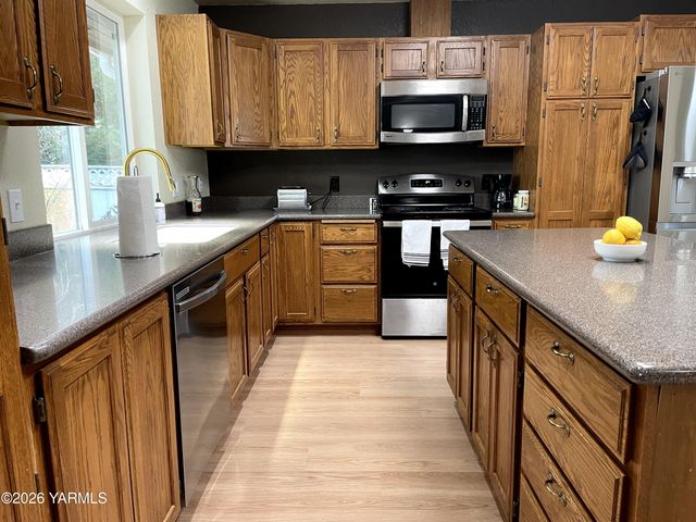 511 Reed St, Zillah, WA 98953