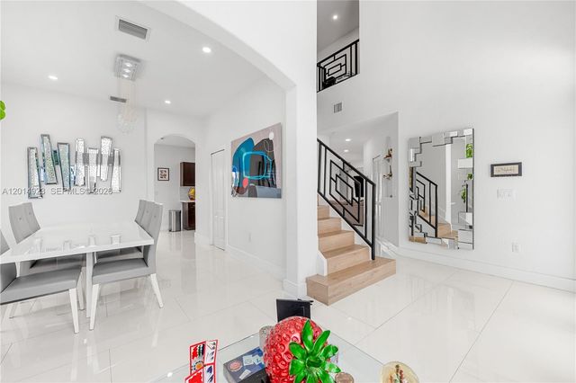 16528 SW 44th St, Miami, FL 33185