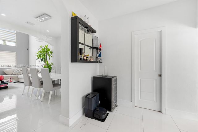 16528 SW 44th St, Miami, FL 33185