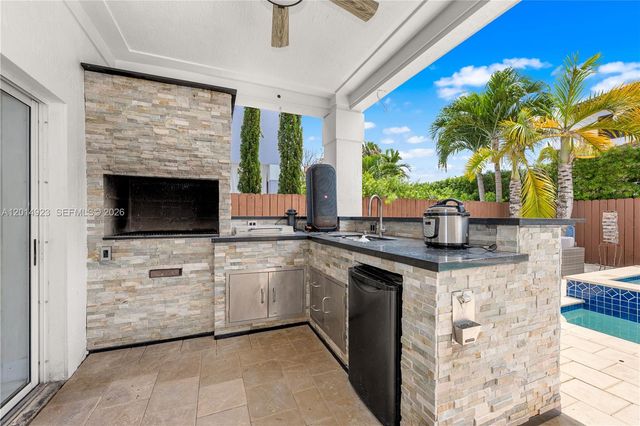 16528 SW 44th St, Miami, FL 33185