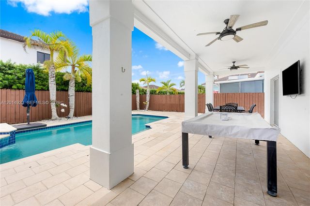 16528 SW 44th St, Miami, FL 33185