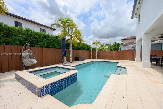 16528 SW 44th St, Miami, FL 33185