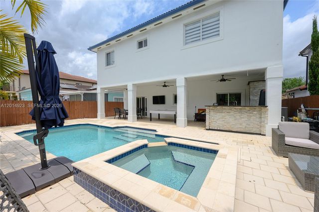 16528 SW 44th St, Miami, FL 33185