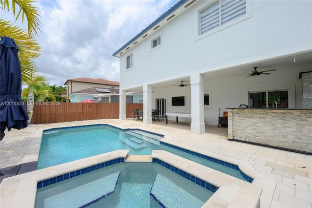 16528 SW 44th St, Miami, FL 33185
