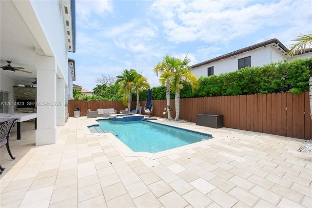 16528 SW 44th St, Miami, FL 33185