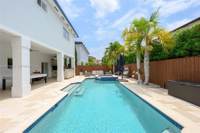 16528 SW 44th St, Miami, FL 33185