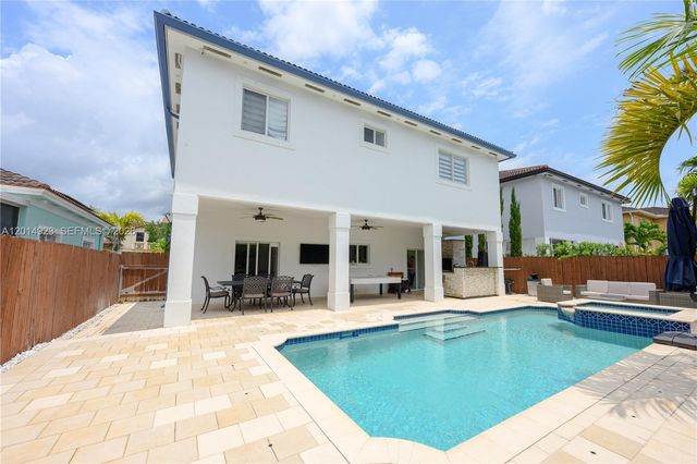 16528 SW 44th St, Miami, FL 33185