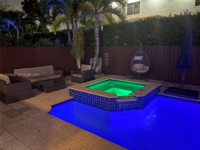 16528 SW 44th St, Miami, FL 33185