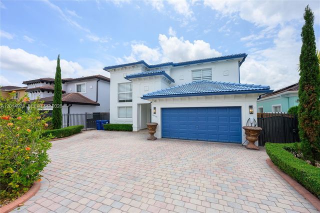 16528 SW 44th St, Miami, FL 33185