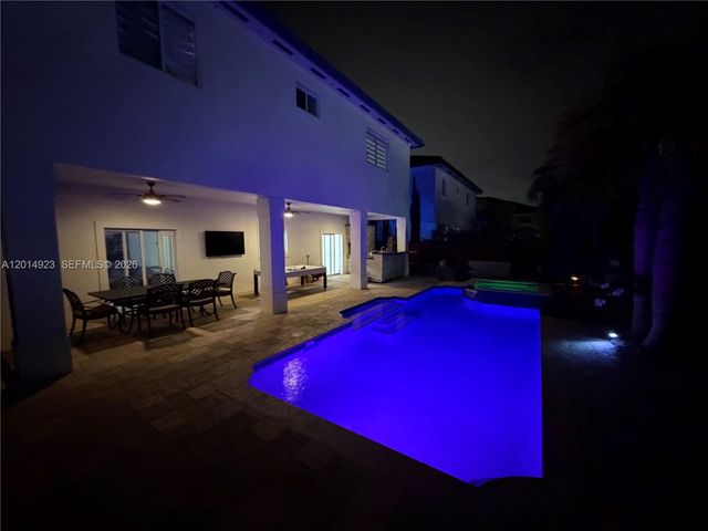 16528 SW 44th St, Miami, FL 33185