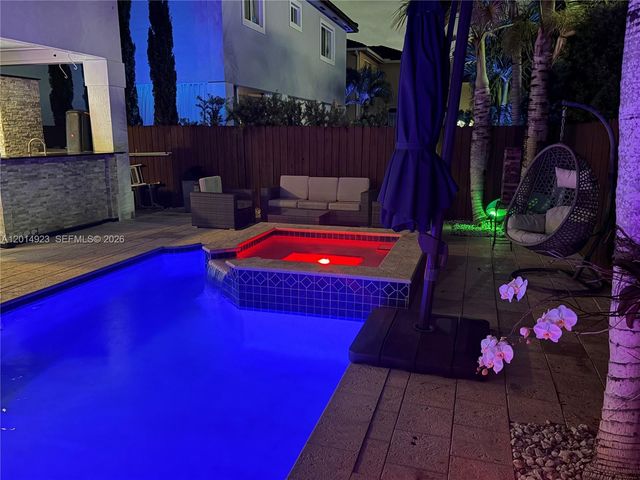 16528 SW 44th St, Miami, FL 33185