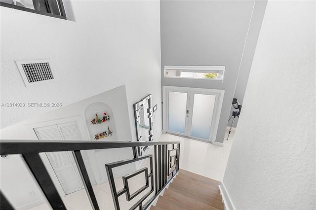 16528 SW 44th St, Miami, FL 33185