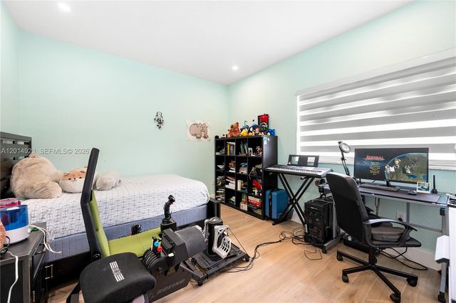 16528 SW 44th St, Miami, FL 33185