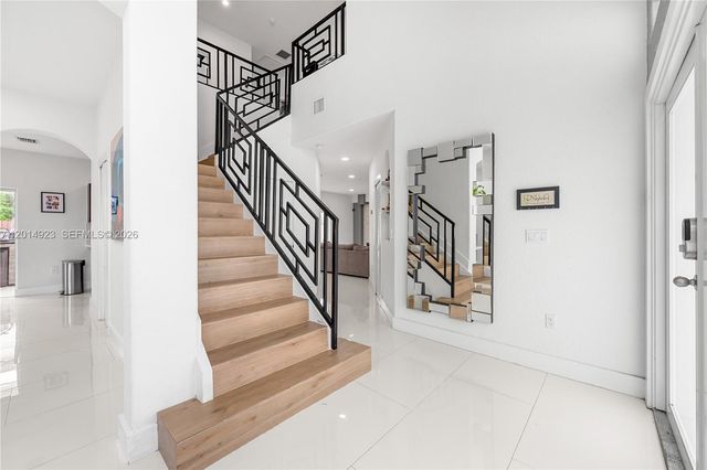 16528 SW 44th St, Miami, FL 33185