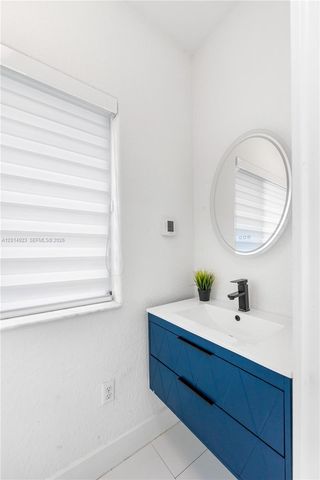 16528 SW 44th St, Miami, FL 33185