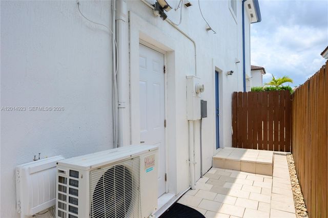 16528 SW 44th St, Miami, FL 33185