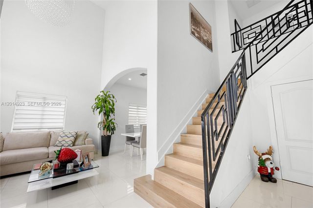 16528 SW 44th St, Miami, FL 33185
