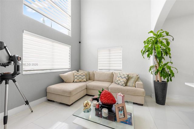 16528 SW 44th St, Miami, FL 33185